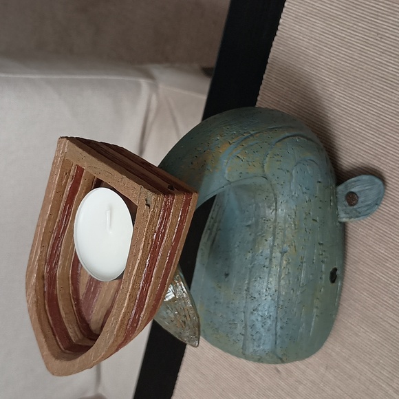 Two whale candle holders, perfect for a nautical theme - Picture 2 of 3